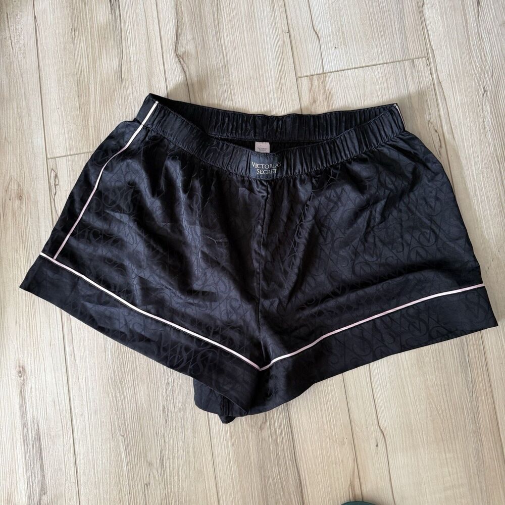 Victoria's Secret Shorts Women's Size Large Black Sleepwear Shorts Logo Pull On